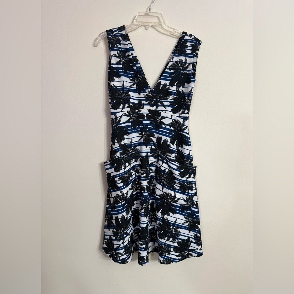 L'AGENCE Fit & Flare Dress Palm Print Sleeveless V-Neck Blue White Size 6